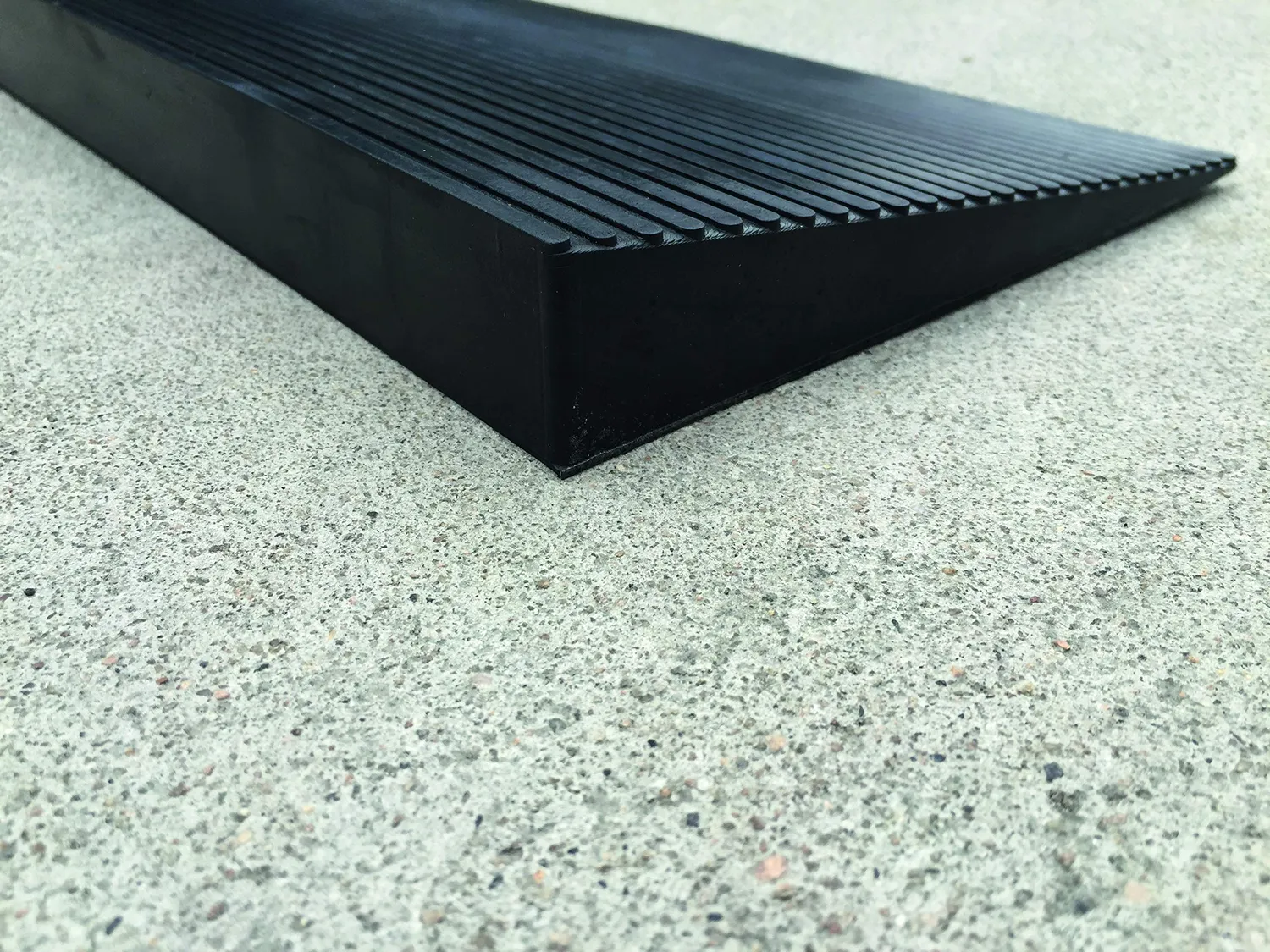 Identités rampe seuil caoutchouc 30 x 200 mm découpable