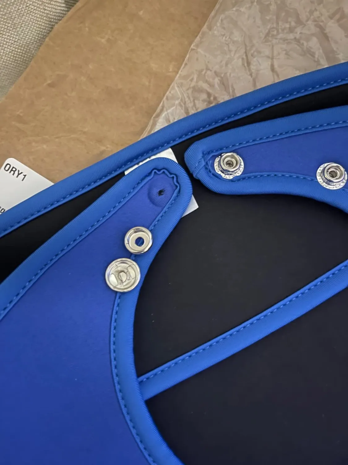 Identités Serviette Néoprène bavoir adulte bleu imperméable