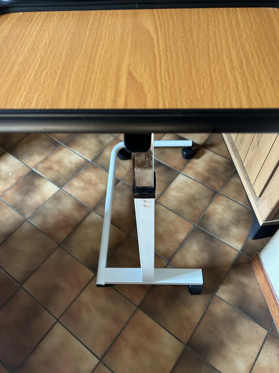 Identités Corfou table de lit 2 plateaux inclinable vérin gaz