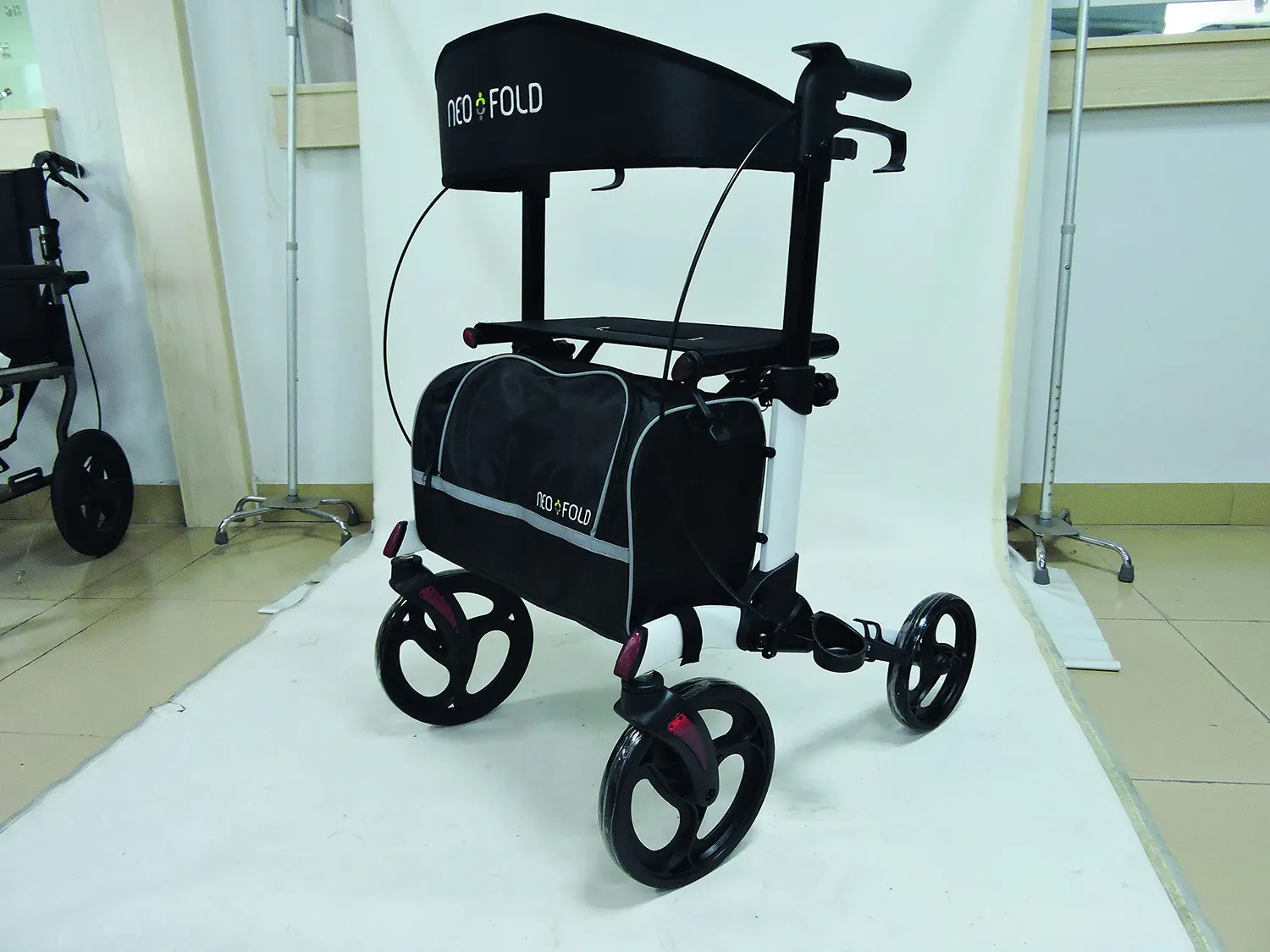 Identités Neo Fold Evolution déambulateur blanc nacré